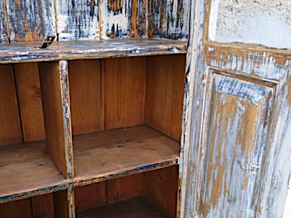 Shabby Chic Geschirrschrank ELSWYN – poetischer Stauraum aus Massivholz mit Patina, Glastüren & nachhaltiger Eleganz – Bild 6