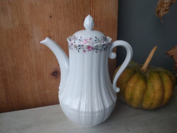 GIRAUD LIMOGES Porzellan Blütenkranz Teekanne mit Deckel 1500ml weiß mit Blumendekor romantisch shabby chic #lim2