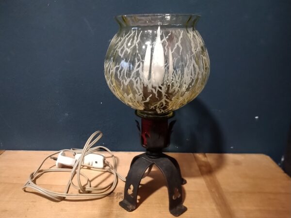 Alte Nachttischlampe aus Gusseisen und Glas Shabby Chic rustikale Lampe Landhaus-Style Tischlampe – Bild 7