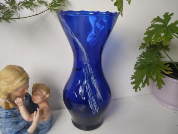 Vintage blaue Vase in Handarbeit aus Glas gefertigt Blumenvase Tischvase Glasvase – Bild 4