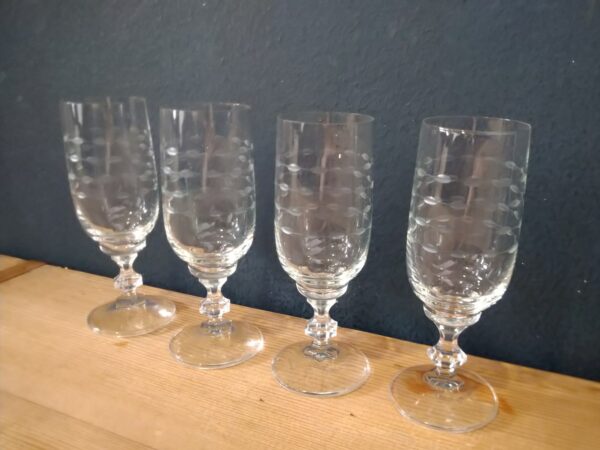 Vintage 4x Sektgläser mit Schliff Glas mid century gedeckter Tisch – Bild 3