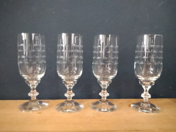 Vintage 4x Sektgläser mit Schliff Glas mid century gedeckter Tisch – Bild 4