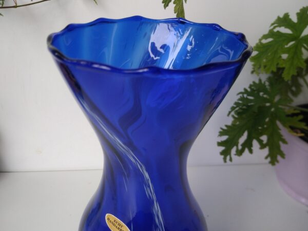 Vintage blaue Vase in Handarbeit aus Glas gefertigt Blumenvase Tischvase Glasvase – Bild 3