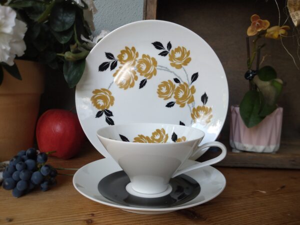 VEB Porzellanwerk LICHTE Porzellan Sammelgedeck Tasse Untertasse Kuchenteller shabby chic Geschirr Rosen Dekor made in DDR Jahrgang