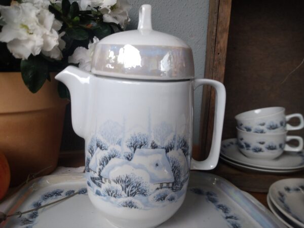 Vintage Kleine Mokka Service Kanne bzw Karaffe + 6 Tassen + Zuckerdose aus Porzellan Weihnachten Winter – Bild 4