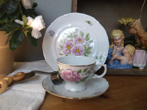 VEB Porzellanwerk LICHTE Porzellan Sammelgedeck Tasse Untere Kuchenteller shabby chic Geschirr Rosen Gold made in GDR 70er Jahrgang