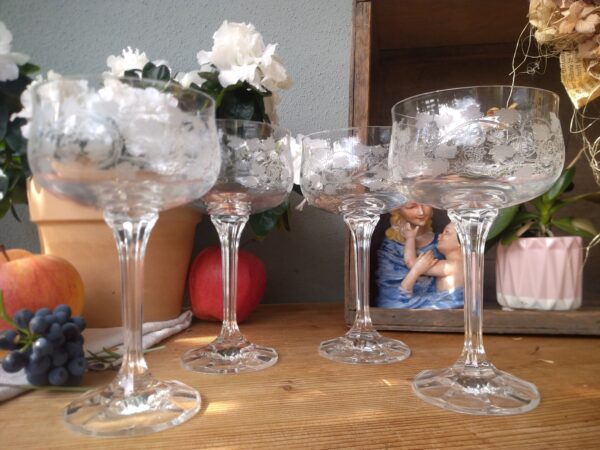 Antik 4x formschöne Weingläser mit geätztem Weinlaub shabby chic Glas – Bild 5