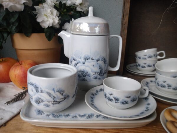 Vintage Kleine Mokka Service Kanne bzw Karaffe + 6 Tassen + Zuckerdose aus Porzellan Weihnachten Winter – Bild 8