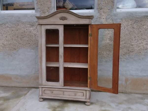 Shabby Chic Romantisch Kleiderschrank Schublade Landhaus Schrank vintage Kasten antik Antiquität Vollholz weiß braun patiniert Tür mit Glas – Bild 3