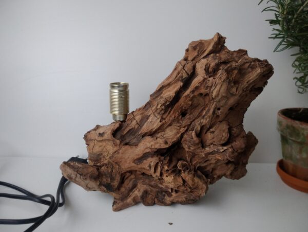 Nachttischlampe aus Schwemmholz Holz Baum Wurzeln Shabby Chic wabi-sabi Lampe Tischlampe Nachtlampe Wald Design Baumkante Altholz