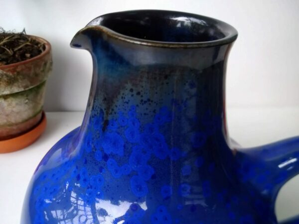 Peter Delius Vase aus Keramik handgetöpfert Tischvase Krug blaue kristalline Glasur Studiokeramik DesignerVase 60er Jahrgang selten – Bild 5