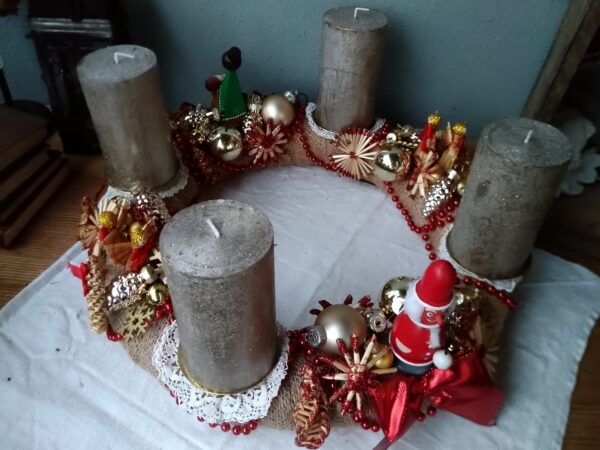 Adventskranz ca 43cm mit 4 Kerzen und Glaskugeln Weihnachten shabby chic Weihnachtsschmuck Deko Stroh Schmuck – Bild 4