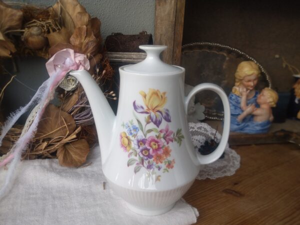 VEB CP Colditz Porzellan Kaffeekanne made in gdr retro Kanne weiss mit Blumen vintage Tischdeko – Bild 5
