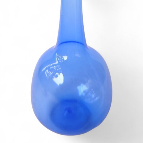 Elegante blaue Vintage-Glasvase aus Lauscha, handgefertigt mit 22 cm Höhe. Perfekt als Deko oder Blumenvase für einen stilvollen Wohnakzent – Bild 4