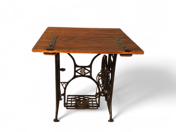 Tisch mit Nähmaschinengestell THALAR – Scheunentor trifft Gusseisen - Rustikales Unikat im Industrial Cottage Stil – Bild 2